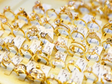 Giá vàng nhẫn tăng vọt trở lại, vàng miếng SJC bất động