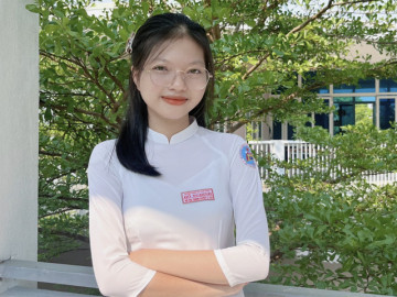Hai nữ sinh trường huyện thành thủ khoa nhờ tự học