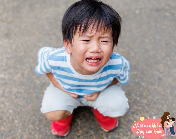 Không thừa nhận sai lầm và thích thể hiện sự tức giận.