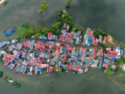 Tin tức - Hàng nghìn hộ dân ngoại thành Hà Nội sống chung với lũ