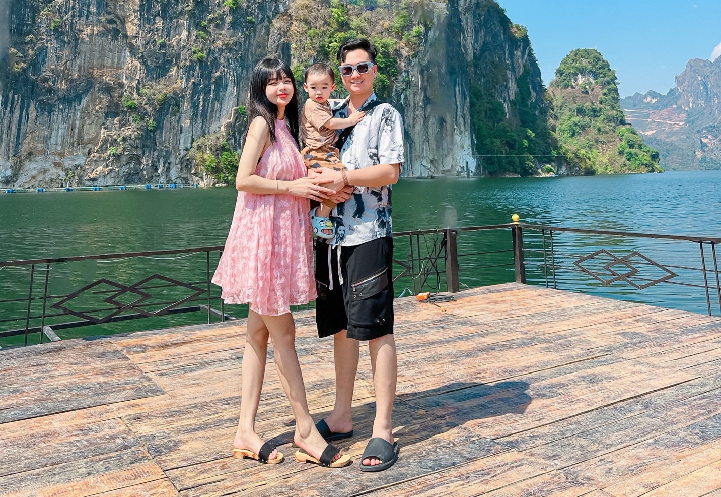 Tổ ấm viên mãn bên vợ đẹp con ngoan của diễn viên Anh Tuấn.