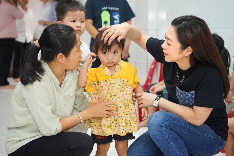 Sao Việt 24h: Xuân Hinh khoe bảo tàng đạo Mẫu hàng nghìn m2 dưới ánh trăng, dân tình xuýt xoa bởi độ hoành tráng - 8