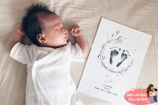 Ngoài vai trò nhận dạng và hồ sơ bệnh án, dấu chân trẻ sơ sinh còn có ý nghĩa kỷ niệm.