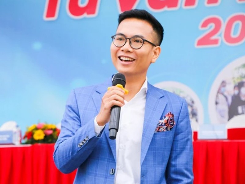 Anh Đạt chia sẻ: "Thứ nhất là do nguyện vọng của gia đình, kế đến là bản thân cũng mong muốn được đóng góp cho quê hương". Anh được Hội đồng Giáo sư Nhà nước phong tặng danh hiệu phó giáo sư năm 2023.
