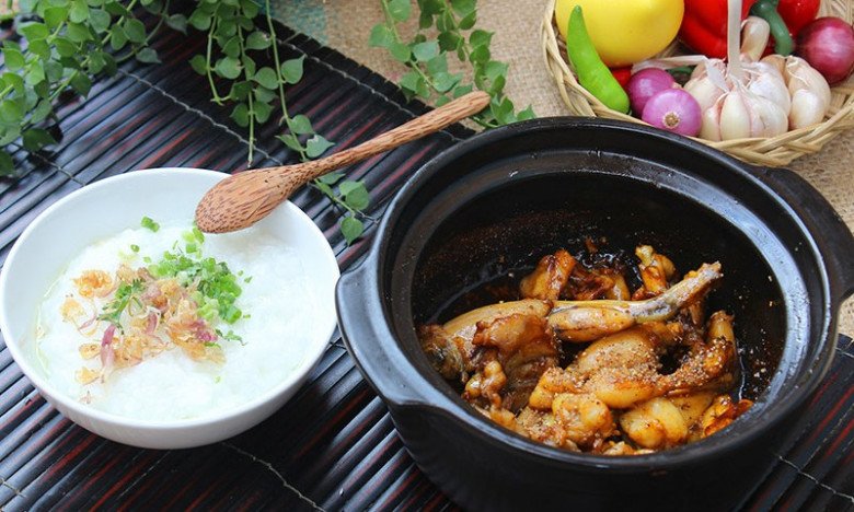 Vào mùa mưa, cháo ếch trở nên đặc biệt ngon và hấp dẫn hơn bao giờ hết.