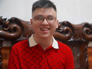 Tin tức - Nam sinh khiếm thị đến trường bằng ánh sáng của mẹ trúng tuyển 6 trường đại học