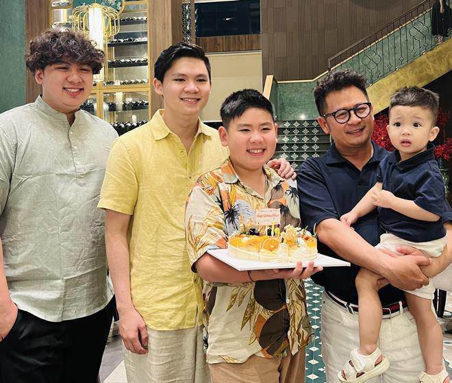 Bằng Kiều có 4 người con trai.