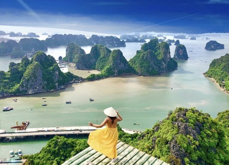 Ha Long Bay scenery