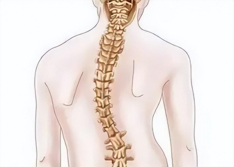 Sử dụng dép đế mềm lâu ngày có thể ảnh hưởng đến hình dáng của đôi chân, gây đau thắt lưng, vẹo cột sống và các tư thế xấu khác.