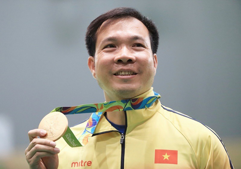 Ngoài ra, Hoàng Xuân Vinh còn mang về 1 HCB nội dung 50m súng ngắn cũng tại Olympic Rio 2016. Với cú đúp thành tích này, Hoàng Xuân Vinh đã được bình chọn là "Vận động viên tiêu biểu" năm 2016 của thể thao Việt Nam. 
