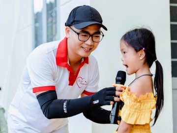 Gặp chàng trai dành cả thanh xuân để làm thiện nguyện: Ai cũng có thể trở thành người hùng của chính mình