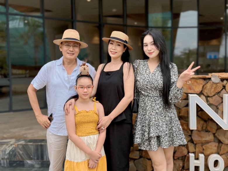 2 á hậu tên kim chi của vbiz người vướng ồn ào là búp bê mới của shark bình người u60 như gái đôi mươi - 14
