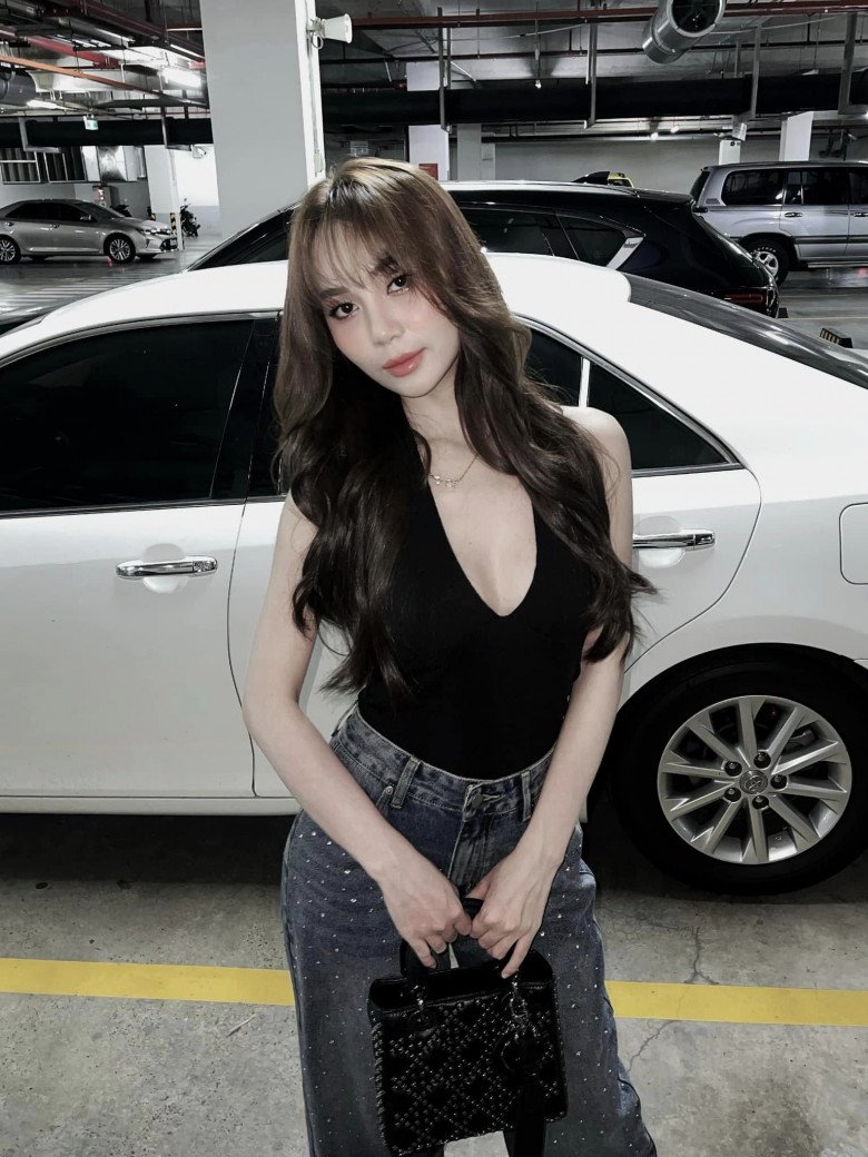 2 á hậu tên kim chi của vbiz người vướng ồn ào là búp bê mới của shark bình người u60 như gái đôi mươi - 3