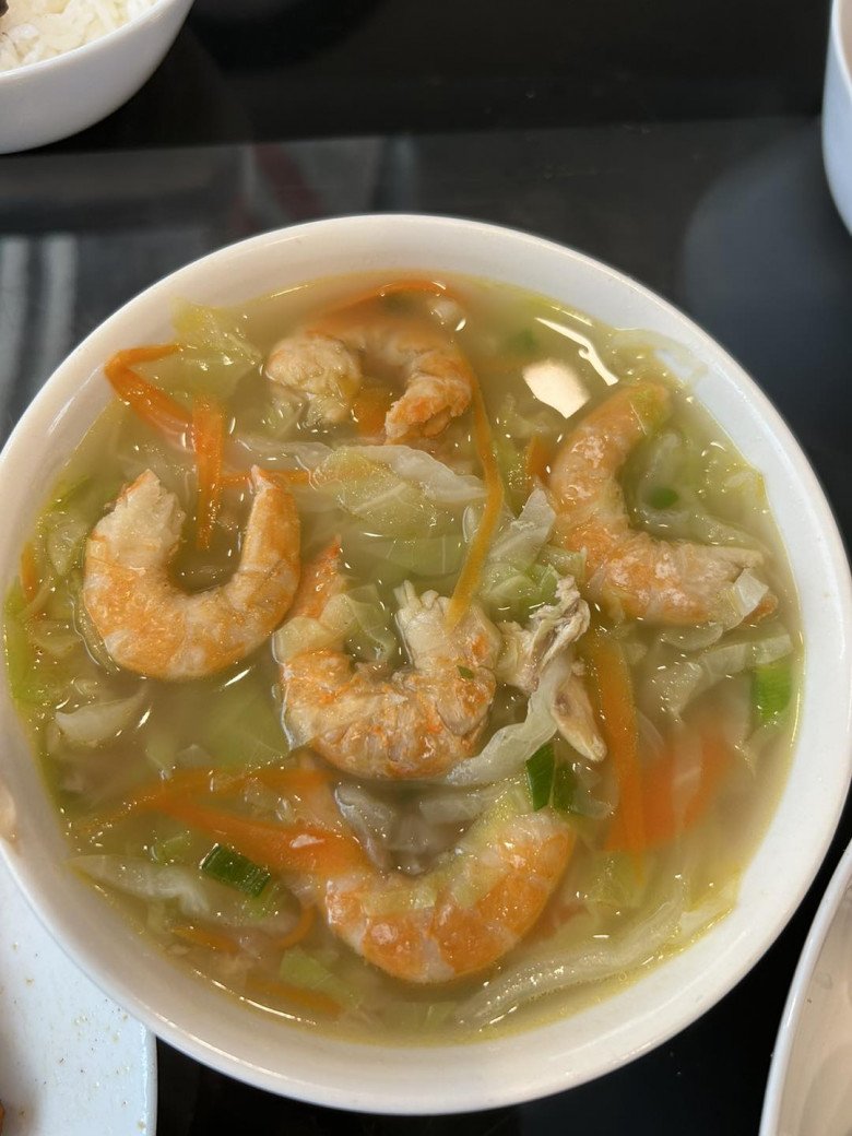Con gái trang trần ở mỹ mời bạn đến nhà ăn hết sạch nồi bún riêu của mẹ - 6