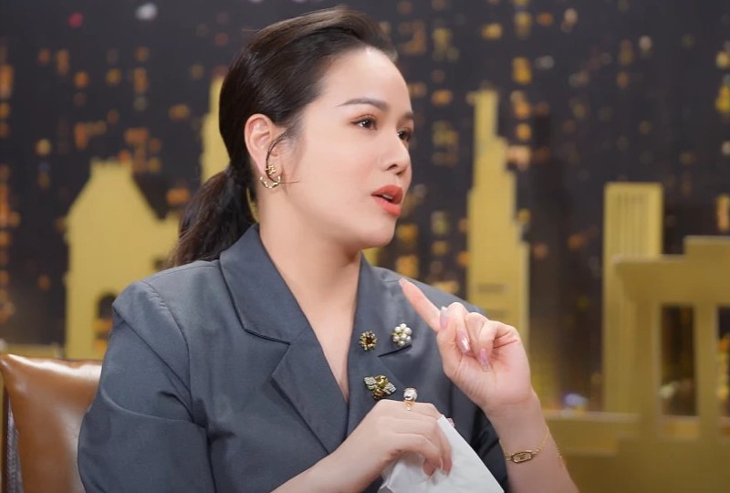 Trong cuộc trò chuyện với MC Nguyên Khang tại talkshow vào tháng 5 năm nay, nữ diễn viên Tiếng Sét Trong Mưa cho hay các mối quan hệ hiện tại của cô chỉ dừng ở mức độ tìm hiểu và làm bạn.
