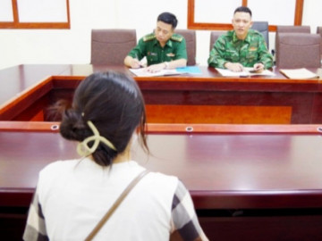 Phát hiện điều bất thường, cô gái trẻ nhanh trí nhắn tin cầu cứu mẹ khi vừa sang biên giới