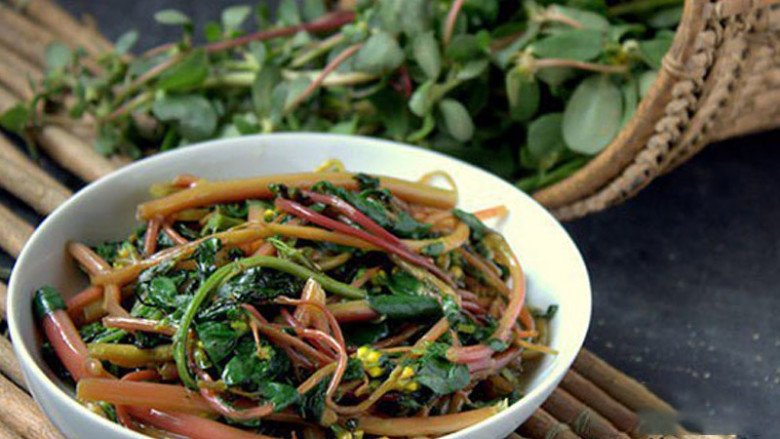 Rau sam mọc nhiều ở đồng ruộng, rất ít người sử dụng. Ảnh minh họa. 