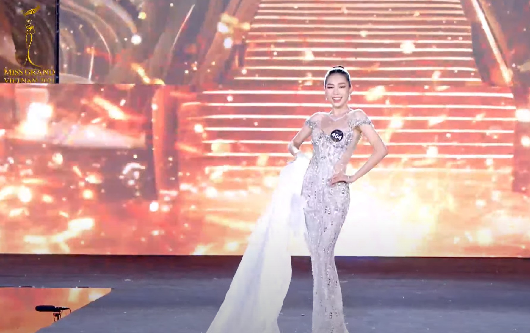 Trực tiếp Chung kết Miss Grand Vietnam 2024: Top 10 thí sinh xuất sắc nhất lộ diện - 2