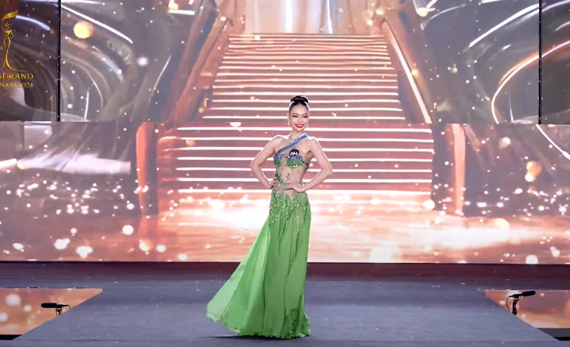 Trực tiếp Chung kết Miss Grand Vietnam 2024: Top 15 xuất sắc nhất trình diễn váy dạ hội - 10