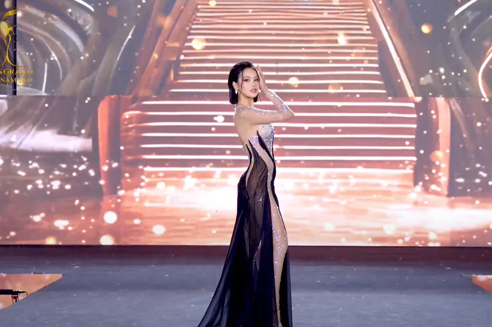 Trực tiếp Chung kết Miss Grand Vietnam 2024: Top 10 thí sinh xuất sắc nhất lộ diện - 3