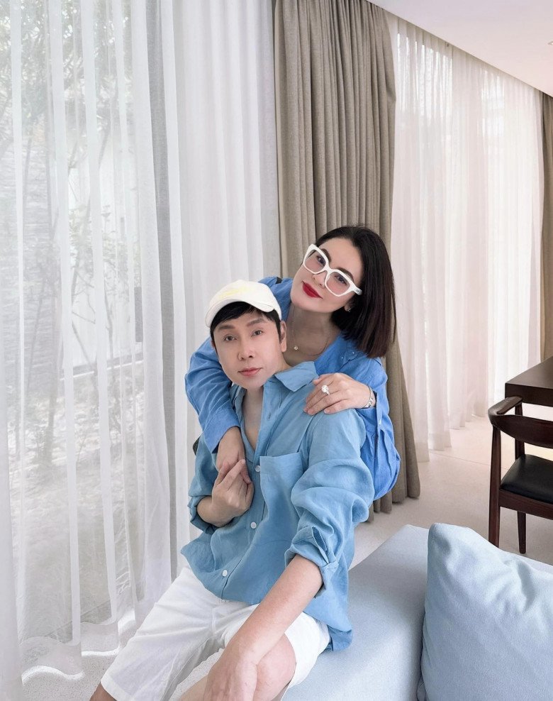 Hh phương lê đính hôn với vũ luân không gian đỏ rực đong đầy hạnh phúc cô dâu khoe nhẫn kim cương khủng - 5