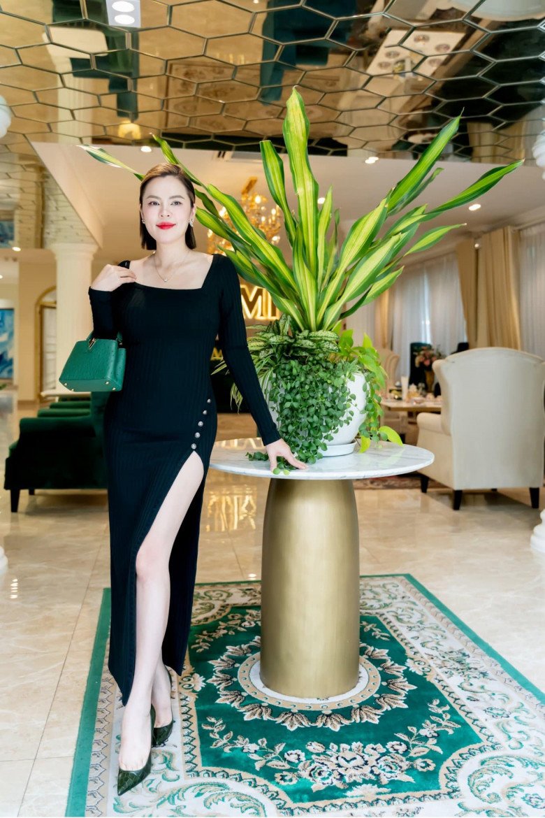 Hh phương lê đính hôn với vũ luân không gian đỏ rực đong đầy hạnh phúc cô dâu khoe nhẫn kim cương khủng - 8