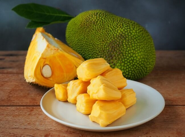 Để chọn mít ngon không tắm hóa chất bạn nên quan sát kỹ và chọn nơi uy tín mua để đảm bảo sức khỏe.