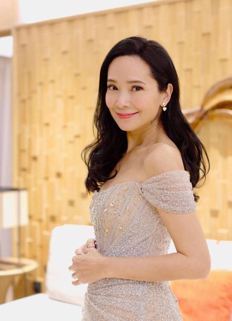 Quách Thiện Ni là một trong những hoa hậu xinh đẹp nhất của xứ cảng thơm.