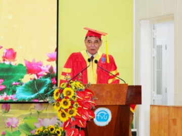 Cụ ông 73 tuổi tốt nghiệp tiến sĩ