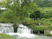 Lifestyle - Suối tự nhiên ẩn mình giữa Mộc Châu, khách chơi thả ga không tốn tiền