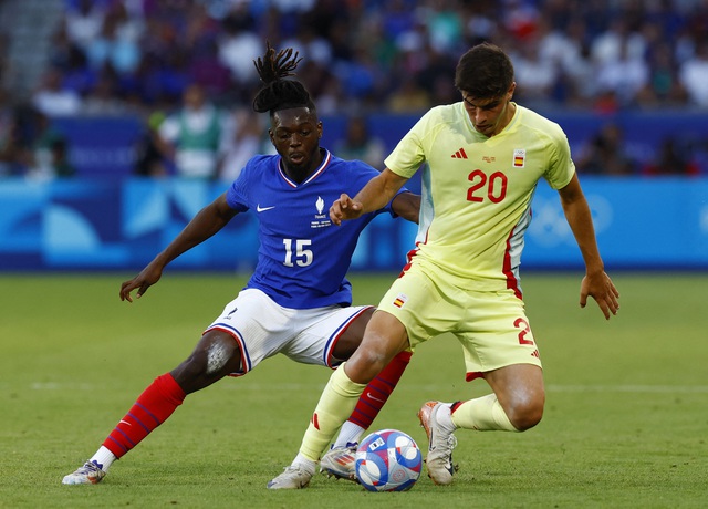 Pháp có lợi thế dẫn bàn trước