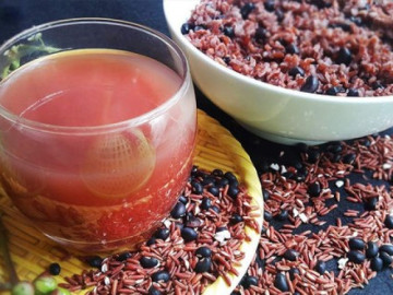 Có nên uống nước đậu đen, gạo lứt, táo đỏ hằng ngày thay nước lọc?