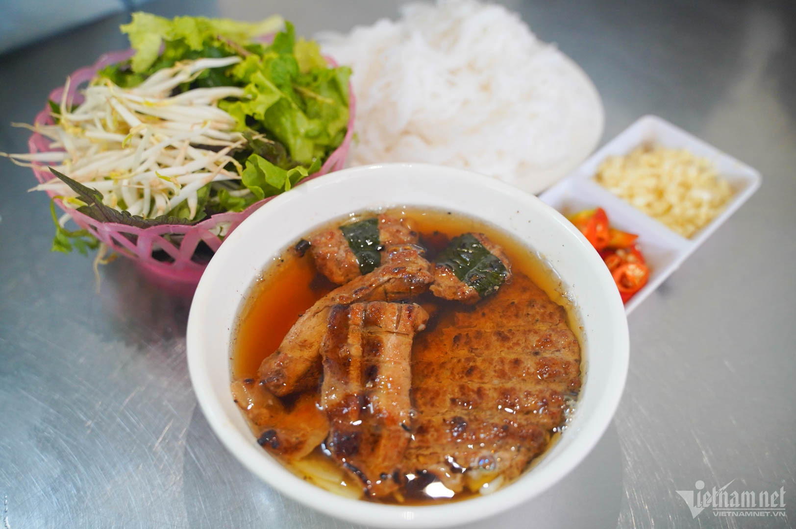 Chan Kin Bun Quán bún chả phiên bản lạ ở Hà Nội được Michelin khen, khách tò mò tìm ...
