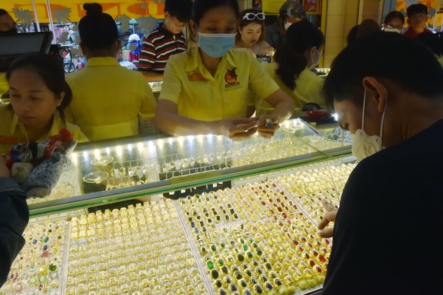 Giá vàng nhẫn giảm trong sáng nay