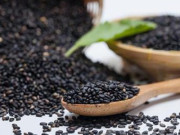 Sức khỏe - 4 loại hạt màu đen bán đầy chợ Việt, là "báu vật" giúp phụ nữ ổn định nội tiết tố, da đẹp, lão hóa chậm