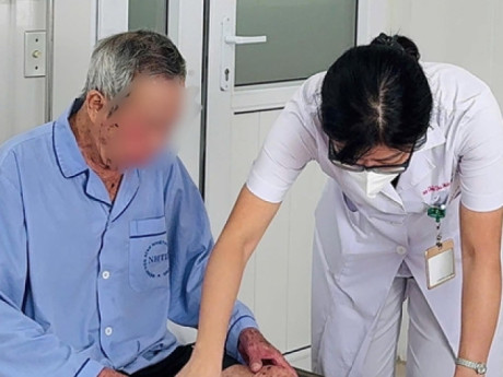 Người đàn ông 78 tuổi ở Hà Nội phải cấp cứu do dùng thuốc theo cách rất nhiều người hay mắc phải