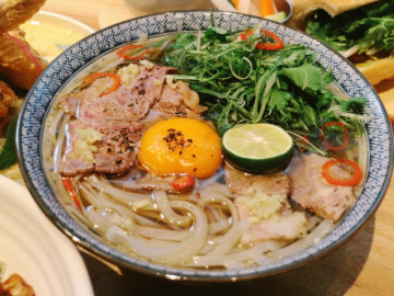 Có gì trong bát phở vịt giá 500 nghìn đồng giữa lòng Hawaii?