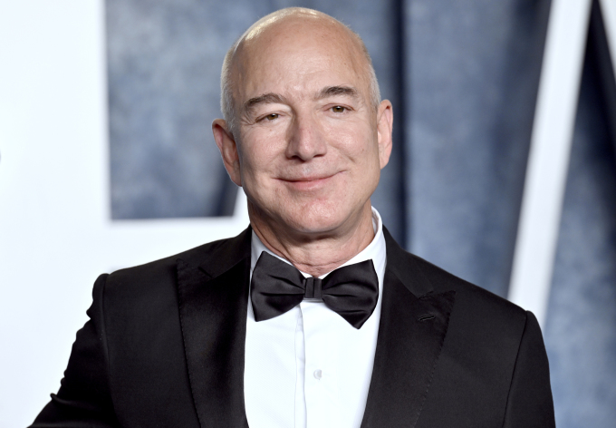 Jeff Bezos tại một sự kiện năm 2023 ở California. Ảnh: AP