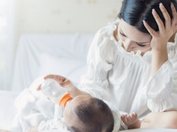 Làm sao để hạn chế tình trạng loãng xương sau sinh?