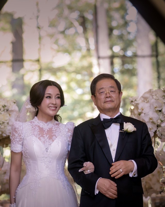 Lưu hiểu khánh ly hôn người chồng thứ 4 ở tuổi 72 - 1