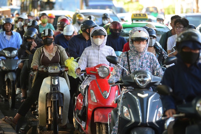 Các khu vực cửa ngõ phía Nam và phía Bắc ghi nhận 1 lượng lớn phương tiện lưu thông ngay từ 15h chiều.