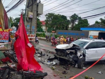 Ô tô điên tông hàng loạt xe máy ở Đồng Nai