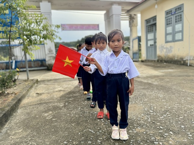 Khai giảng đặc biệt giữa lúc động đất - 5