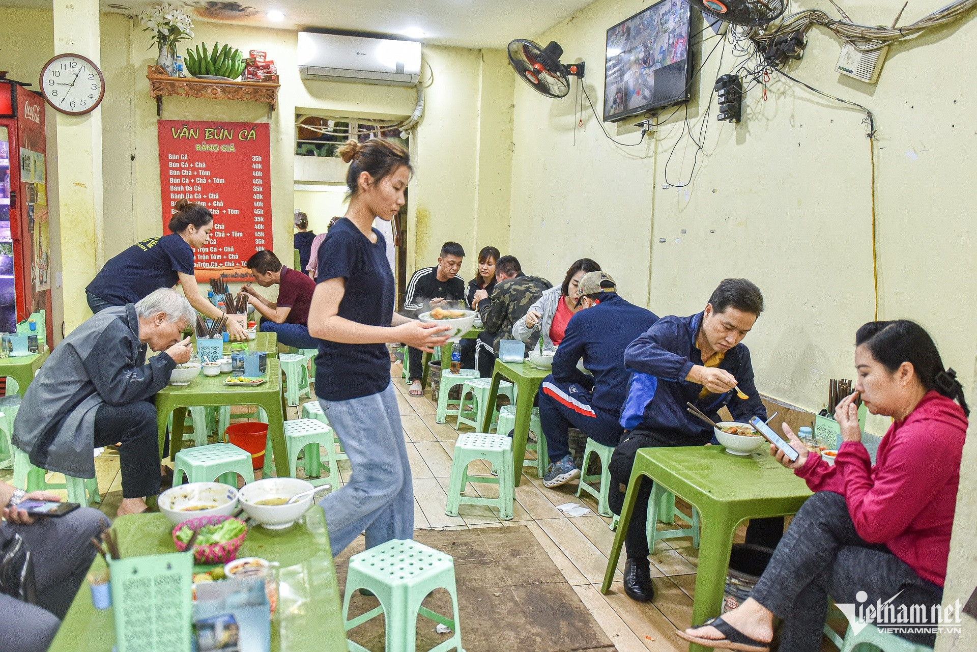 Top 5 quán bún cá ngon ở Hà Nội, chủ quán chế biến lạ, khách đông nườm nượp - 1