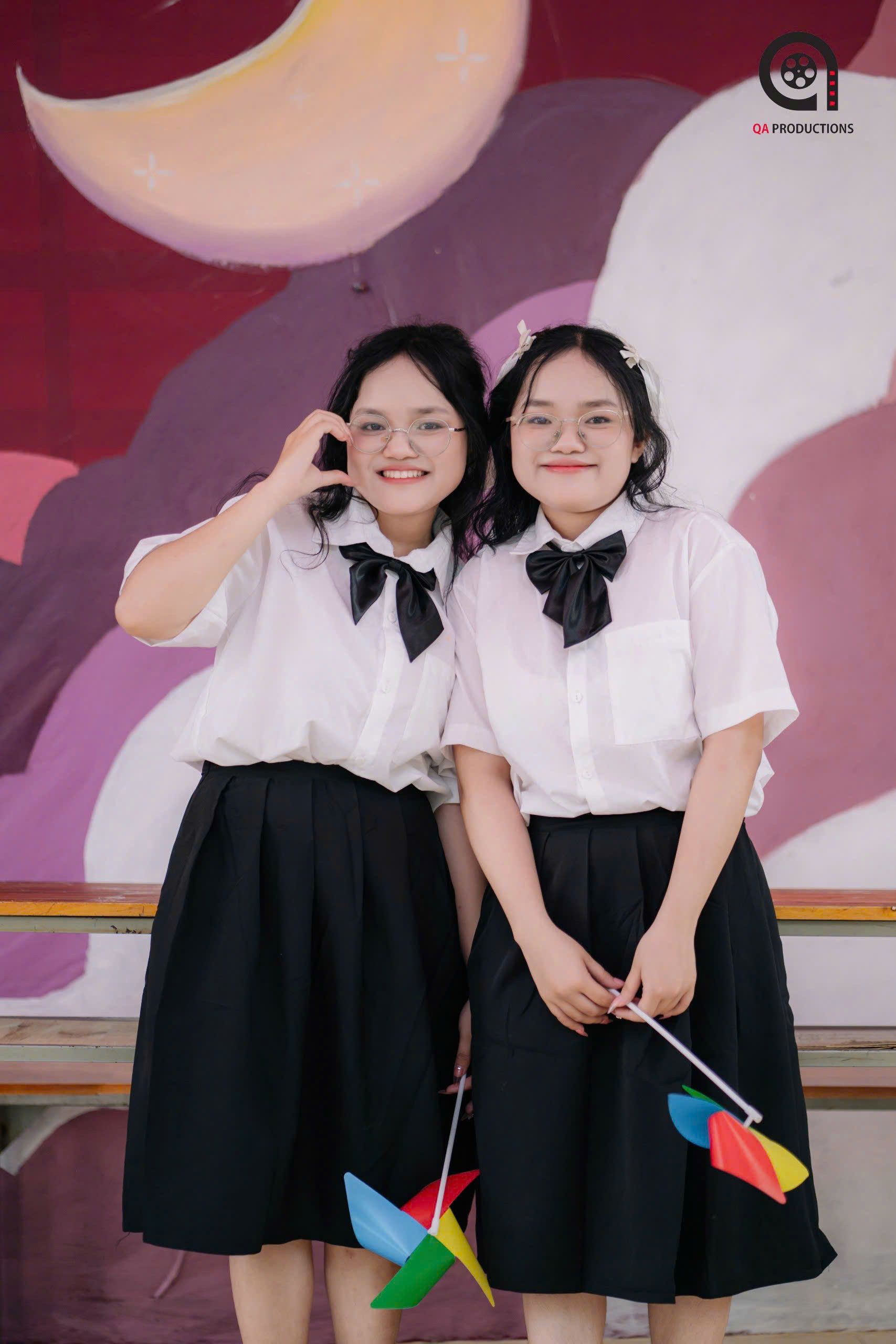 Song Quỳnh cùng chọn học ngành Sư phạm. Ảnh: NVCC