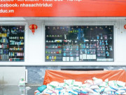 Tin tức - Người Hà Nội "đắp đê" trước cửa nhà để chống ngập khi bão đổ bộ