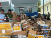 Clip Eva - Cận cảnh gần 3 tấn sữa bột, vợt pickleball, máy tính bảng các loại không có hóa đơn chứng từ