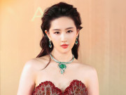 Thời trang - Lưu Diệc Phi diện đầm đính 3.000 bông hoa