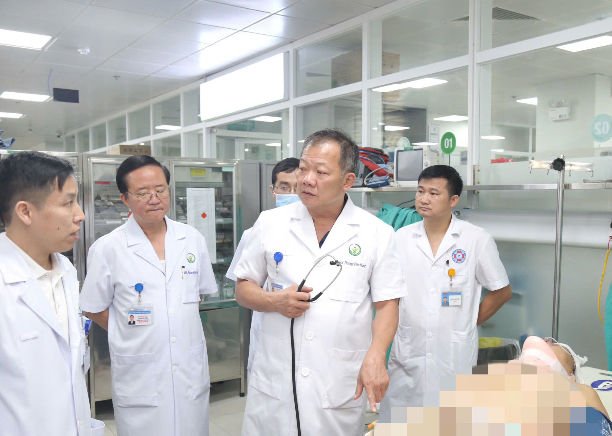 Tổ y tế lưu động do TS.BS Dương Đức Hùng – Giám đốc Bệnh viện Việt Đức làm Trưởng ban sẵn sàng các phương án, tình huống ứng phó với mưa bão kịp thời Ảnh: BVCC
