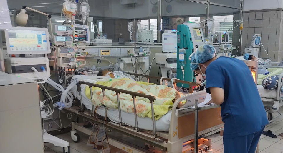 Bệnh viện Bạch Mai đã dự trữ đầy đủ cơ số thuốc, hóa chất, cùng với các phương tiện thiết yếu phục vụ công tác phòng chống thiên tai trong bão số 3. Ảnh Anh Văn